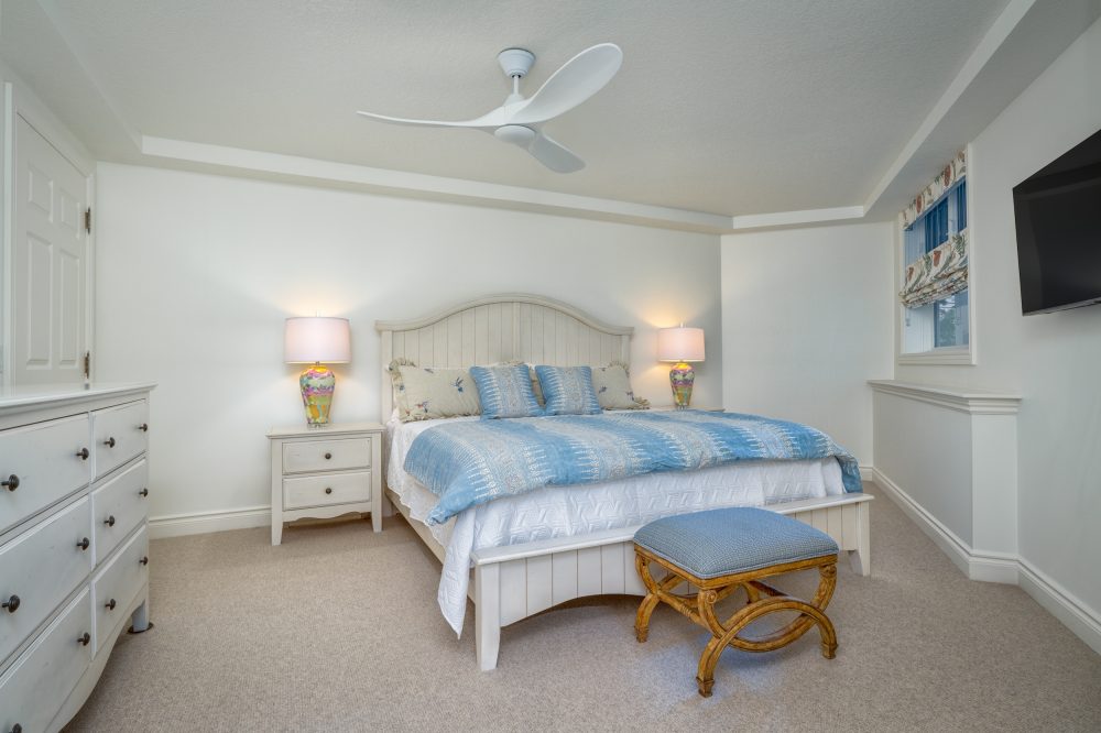 Front Bedroom Horizontal with Comforter