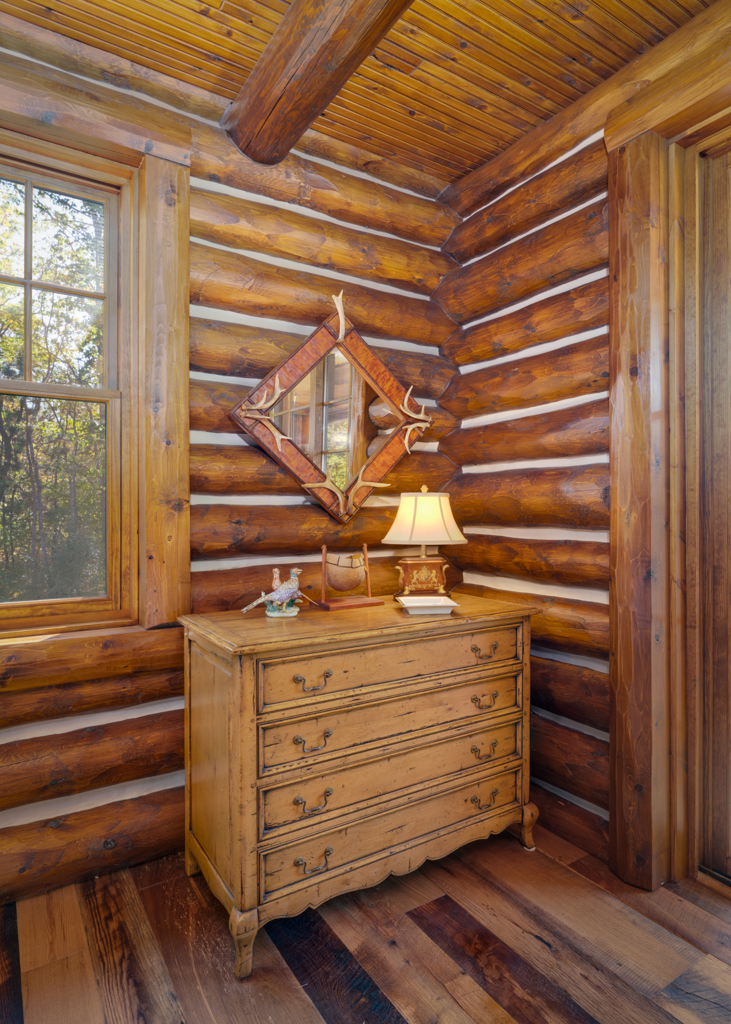 Upstairs Bedroom 1 Drawers Vignette